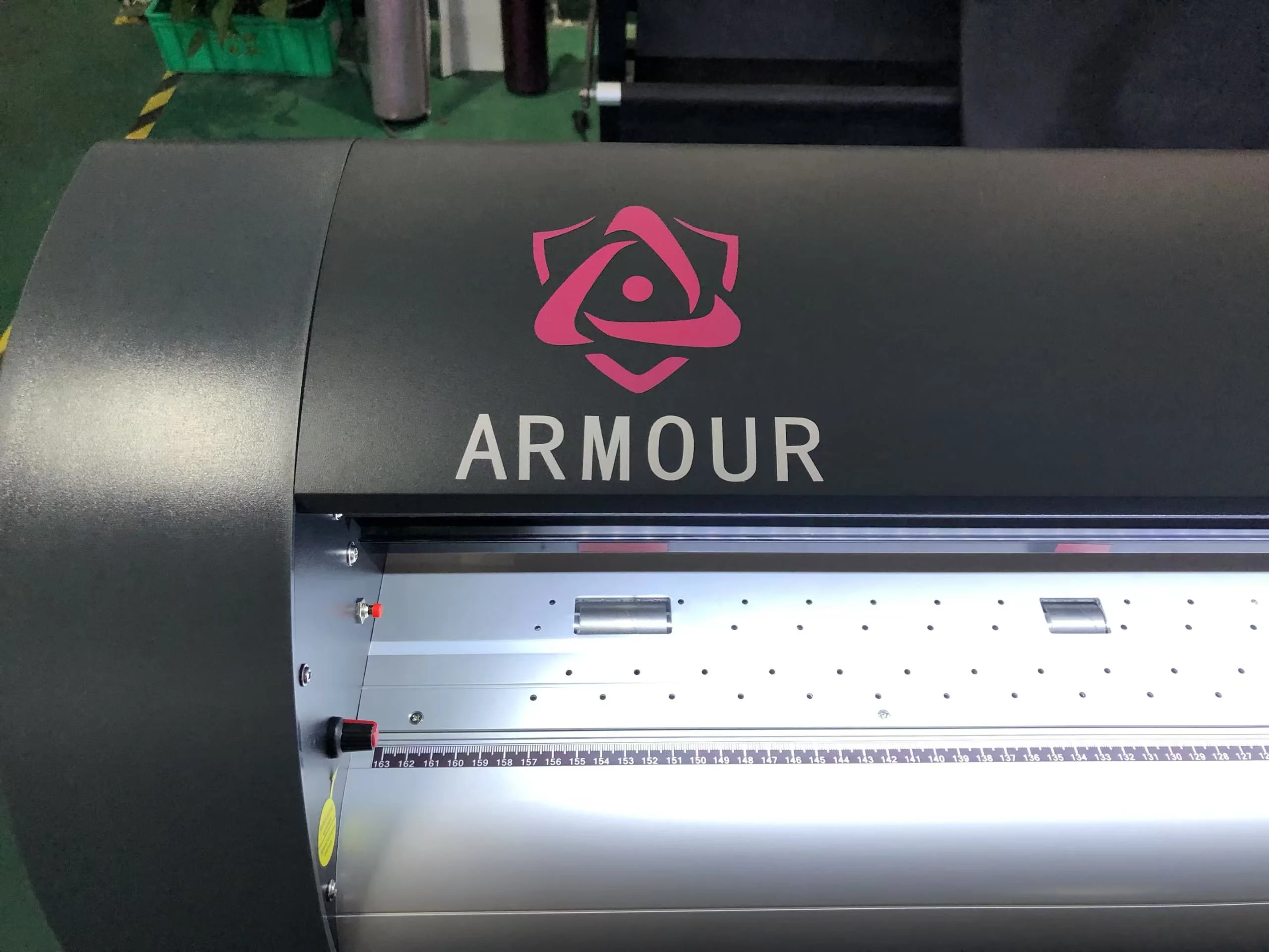 Професійний плоттер для нарізки захисних плівок